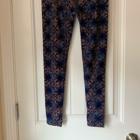 NWOT lularoe OS legging - Picture 4 of 4